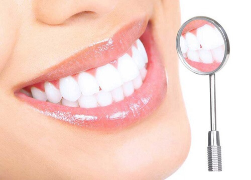 Bột Eucryl Toothpowder không chỉ giúp răng trắng sáng mà còn khỏe hơn nhờ nguồn khoáng chất, vitamin